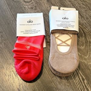 ALO Yoga Women's Pulse Grip Sock Red and Strappy Siren Grip Sock Tan
Bundle